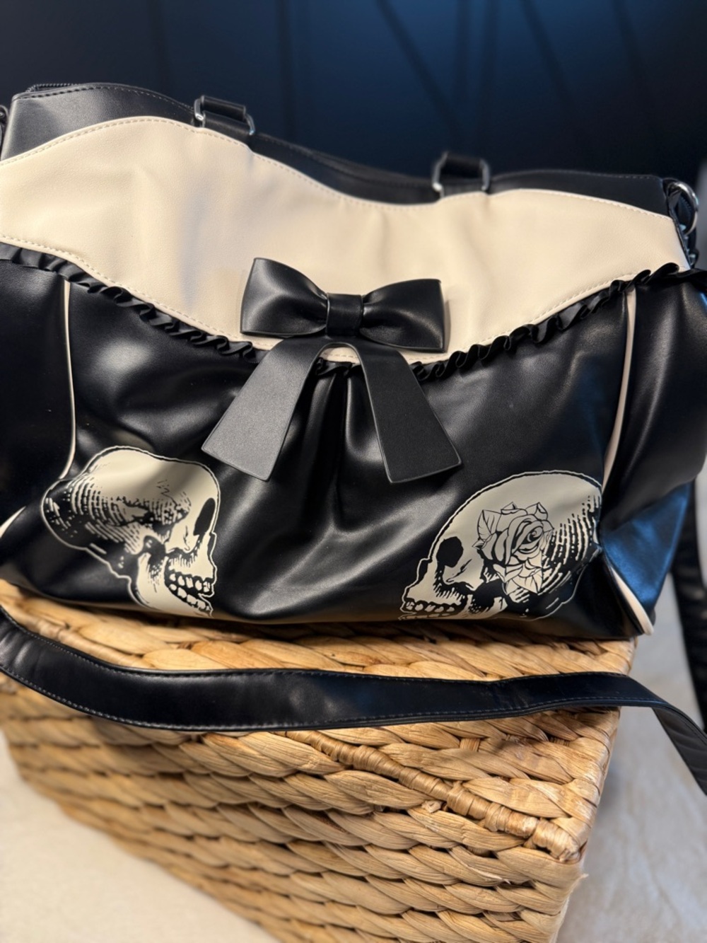 Banned Alternative Gothic Rose Skull Bow Handbag Crossbody Black & White